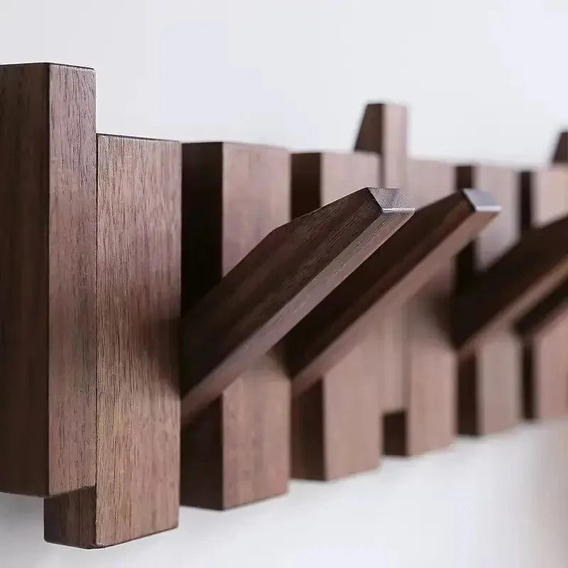Nordic Fold – Klappbare Wandgarderobe aus Holz